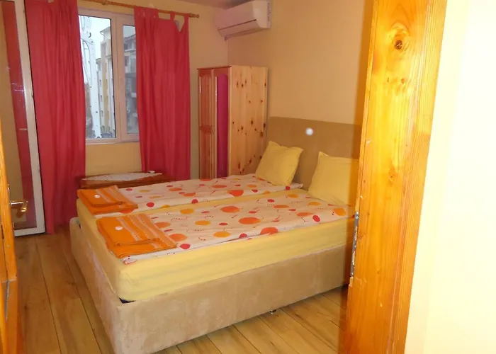 Apartament Moni 2 *